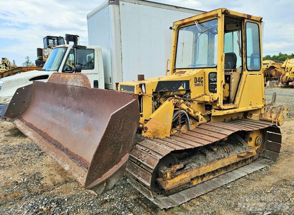 CAT D 4 C Buldozer sobre oruga
