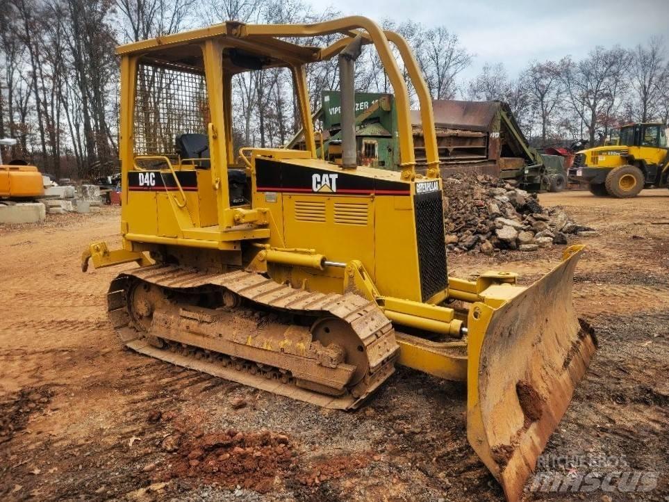 CAT D 4 C Buldozer sobre oruga