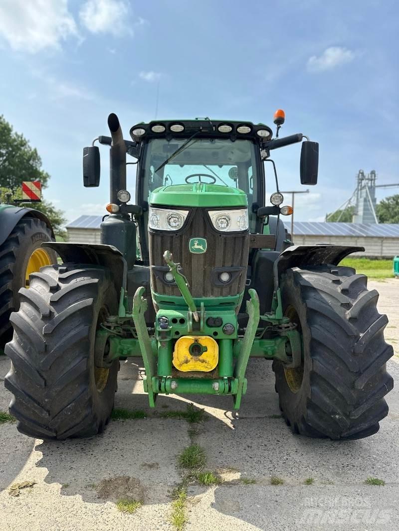 John Deere 6215R Tractores