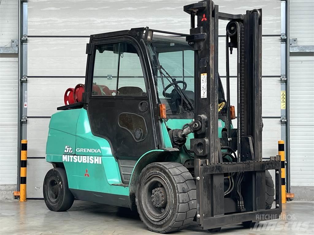 Mitsubishi FG 55 N Carretillas LPG