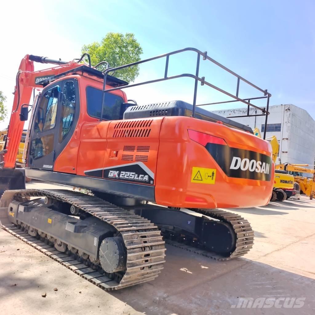 Doosan DX 225 Excavadoras de cadenas