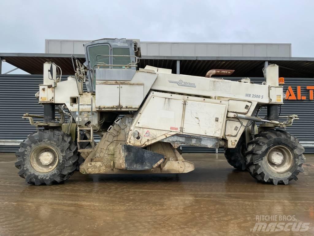 Wirtgen WR 2500S Equipos para la estabilización de suelos y reciclaje de asfalto