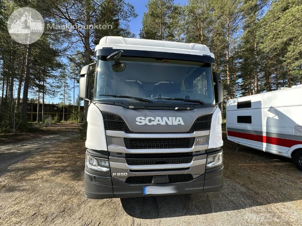 Scania P 250 Camiones caja cerrada