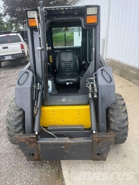 New Holland L 170 Minicargadoras