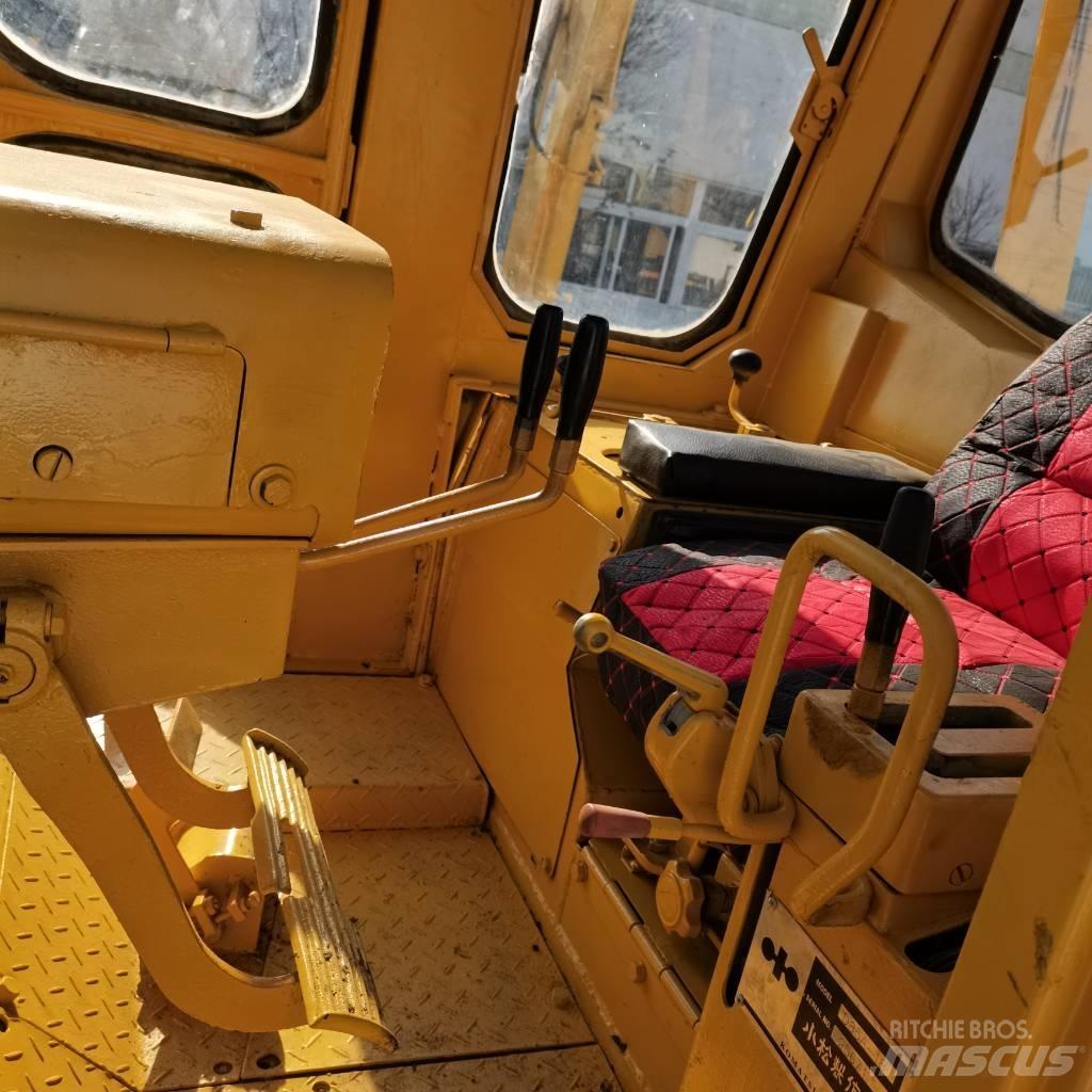 Komatsu D 85 Buldozer sobre oruga