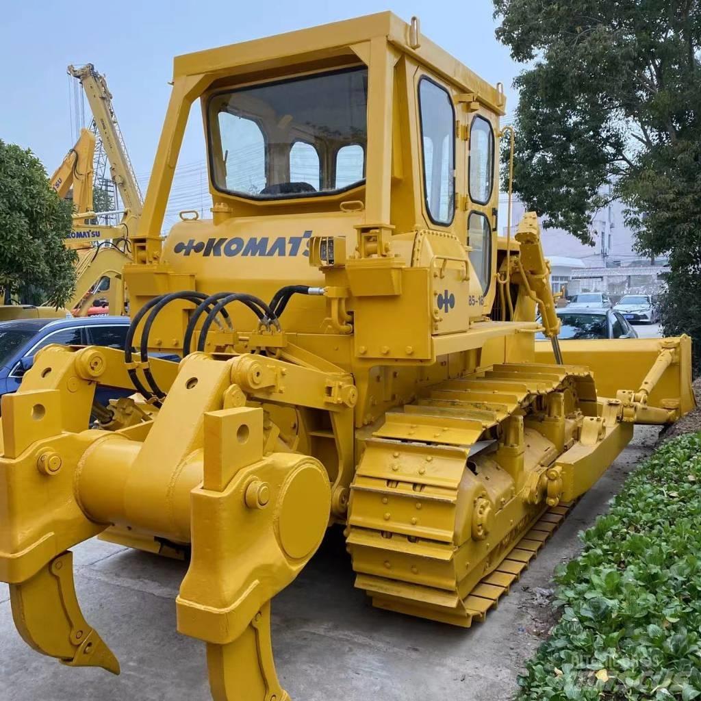 Komatsu D 85 Buldozer sobre oruga