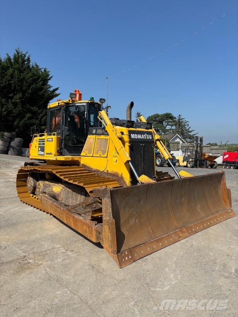 Komatsu D 65 PXi-18 Buldozer sobre oruga