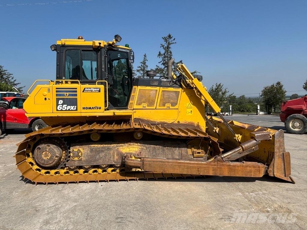 Komatsu D 65 PXi-18 Buldozer sobre oruga