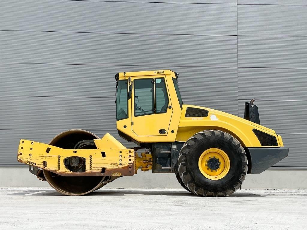 Bomag BW 216 DH-4i Rodillos de un solo tambor