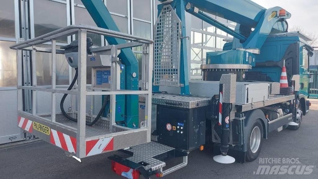 Palfinger P 300 KS Plataformas sobre camión