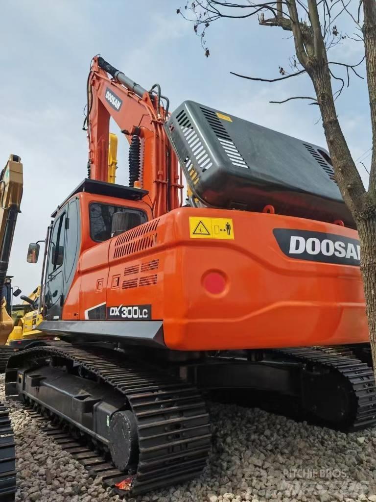 Doosan DX 300 LCA Excavadoras de cadenas