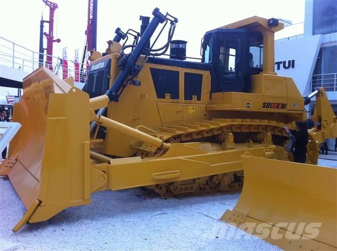 Komatsu D 65 EX-16 Buldozer sobre oruga