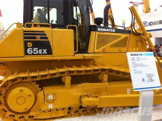 Komatsu D 65 EX-16 Buldozer sobre oruga