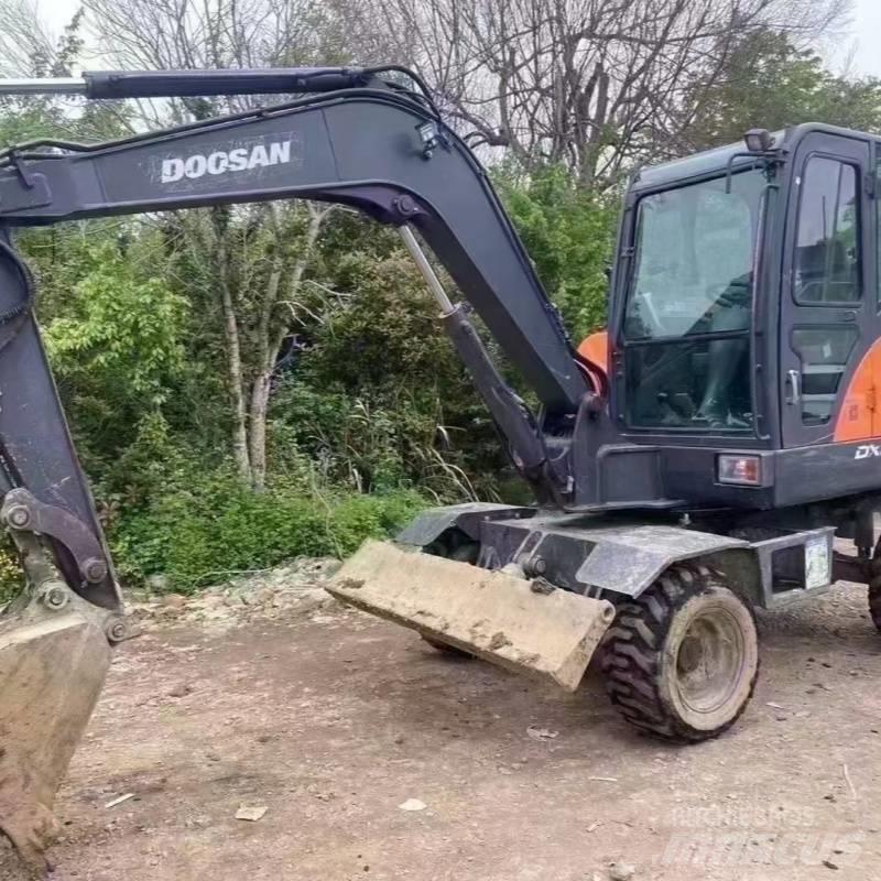 Doosan DX60W Excavadoras de ruedas