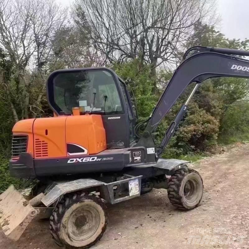 Doosan DX60W Excavadoras de ruedas