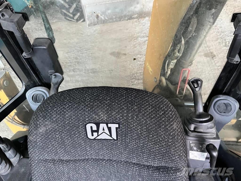 CAT 432 F 2 Retrocargadoras