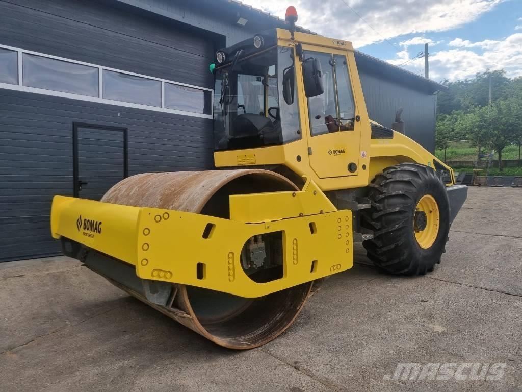 Bomag 213HD Rodillos sobre neumáticos