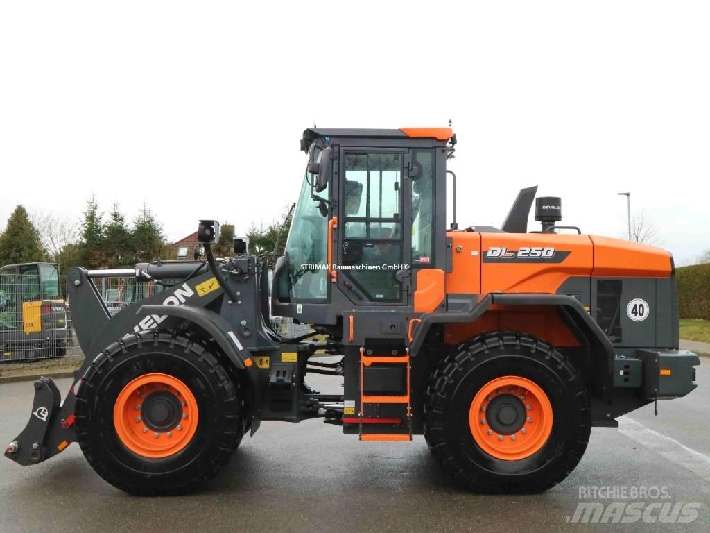 Develon DL 250-7 Cargadoras sobre ruedas
