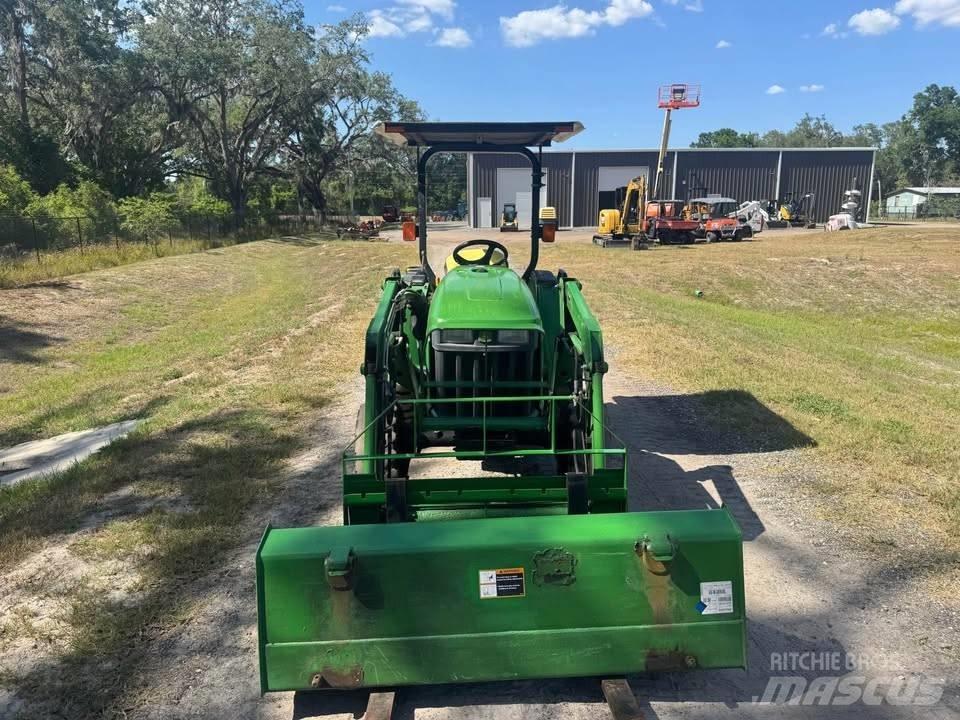 John Deere 3038 E Tractores