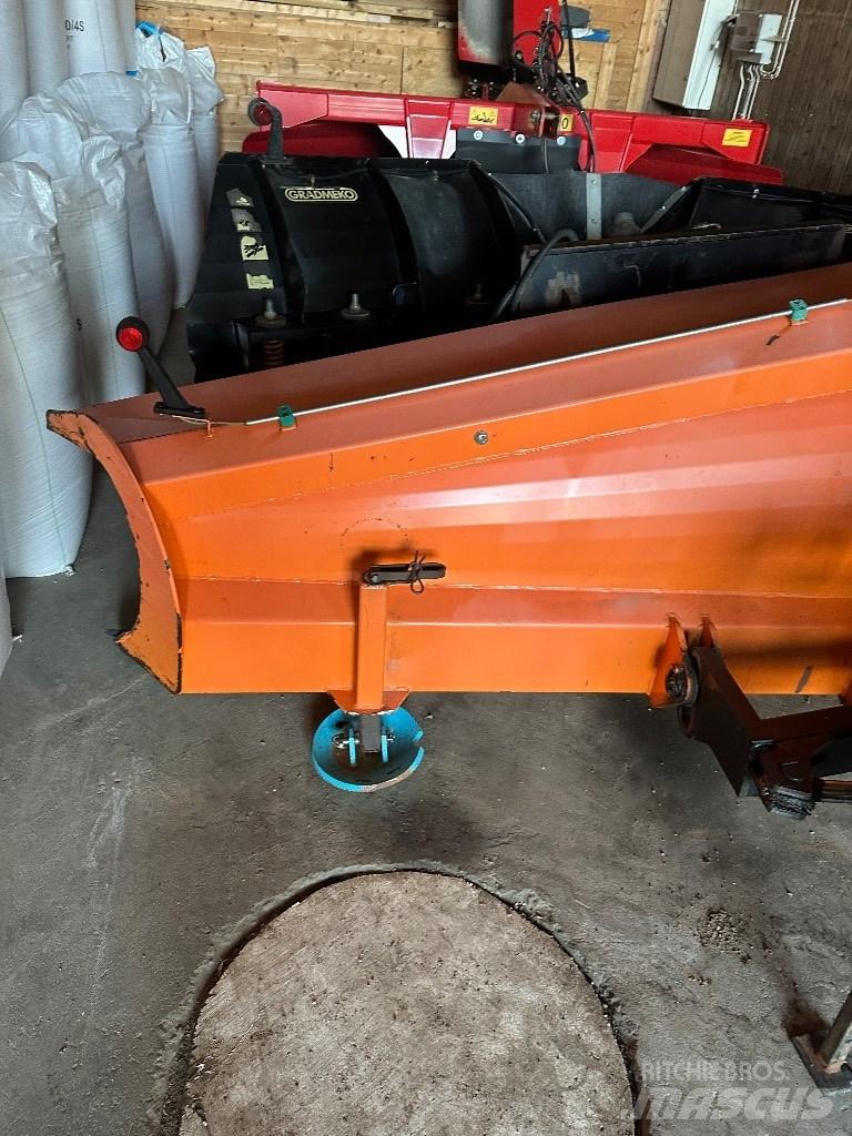 FMG AA 300 Láminas y cuñas quitanieves