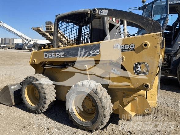 John Deere 325 Minicargadoras
