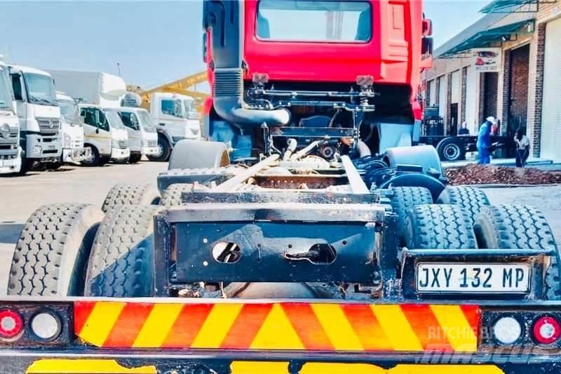 UD CGE 370 8x4 Otros camiones