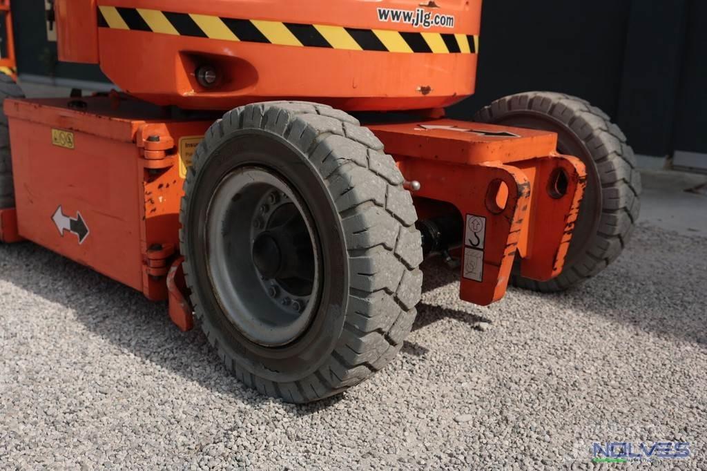 JLG E300AJP Plataforma de trabajo articulada