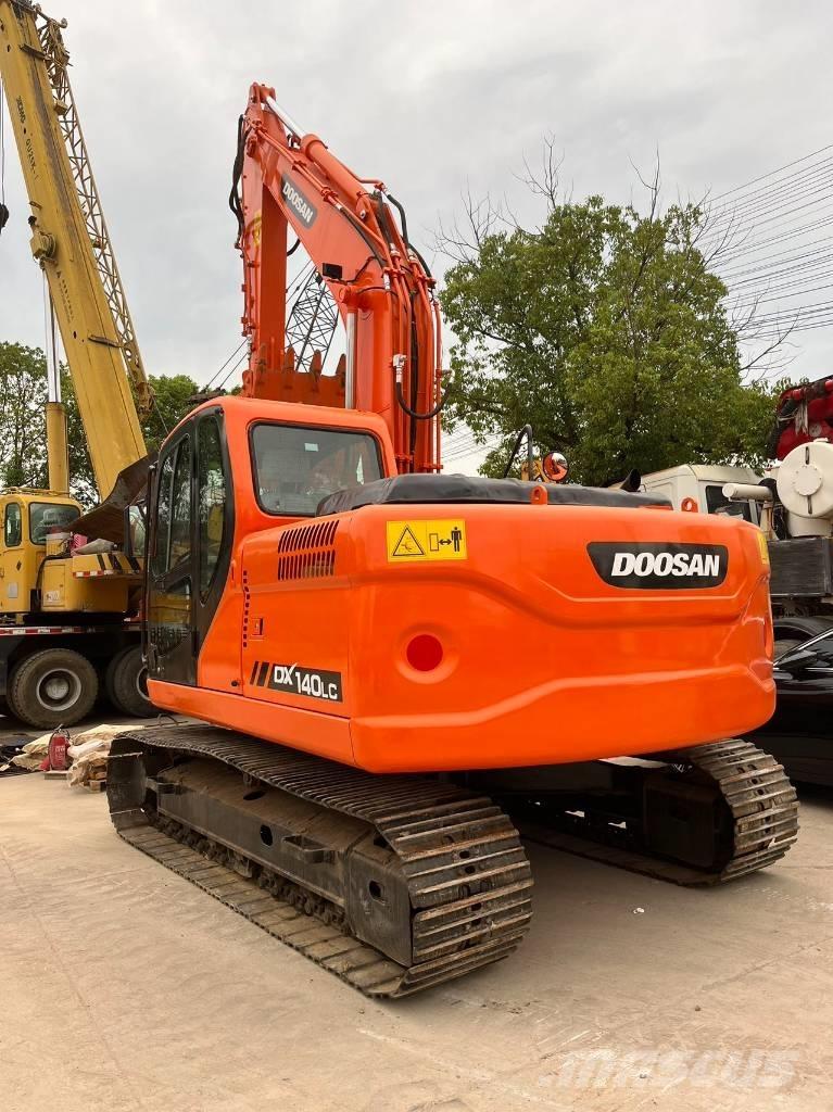 Doosan DX 140 Excavadoras de cadenas