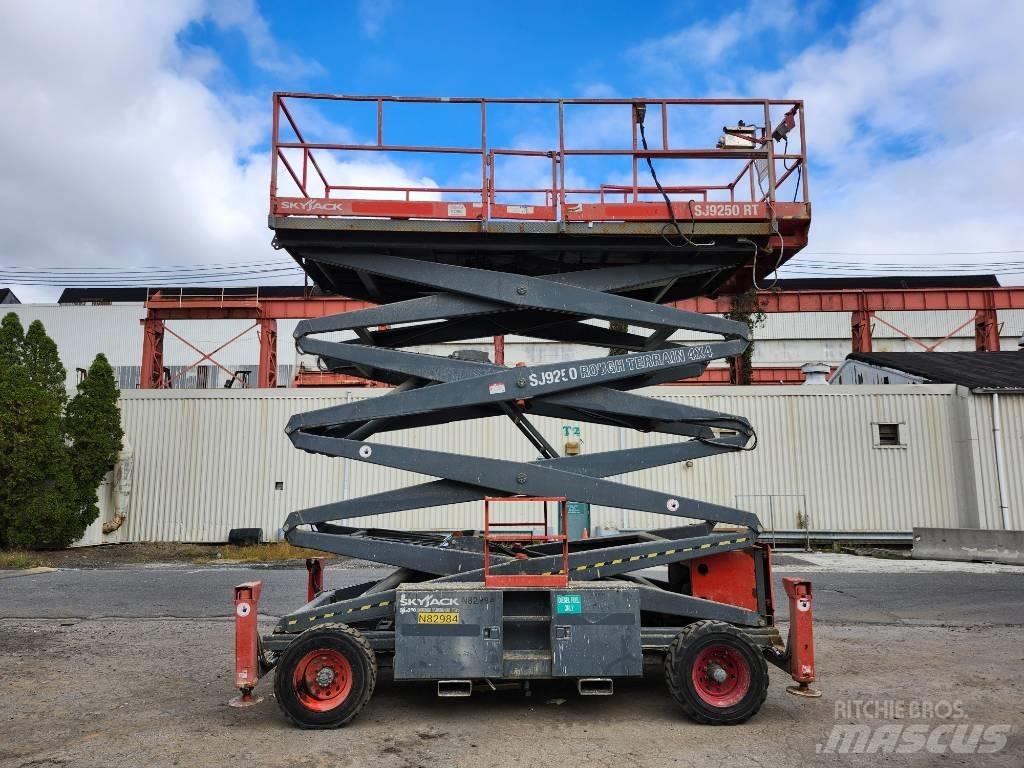 SkyJack SJ 9250 RT Plataformas tijera
