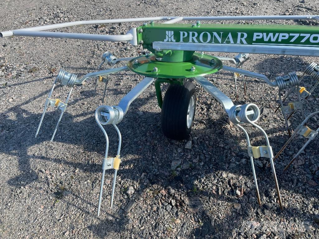 Pronar PWP770C Rastrillos y henificadores