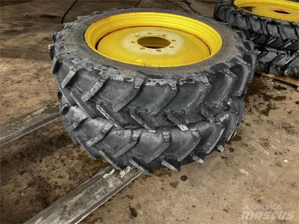 BKT 270/95R32 Neumáticos, ruedas y llantas