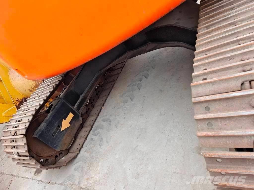 Hitachi ZX 135 US Excavadoras de cadenas