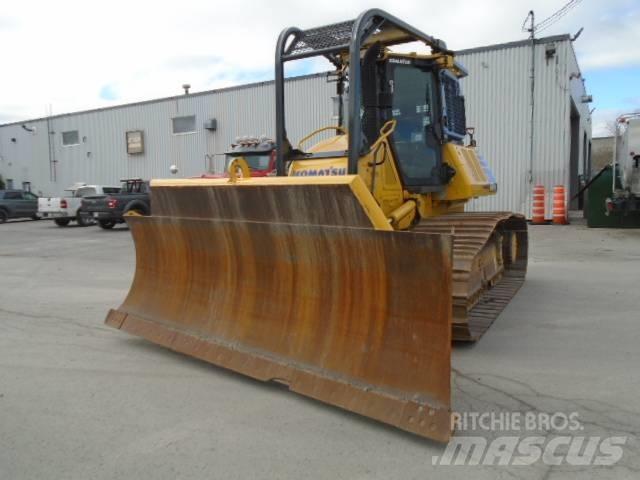 Komatsu D61PX-24 Buldozer sobre oruga