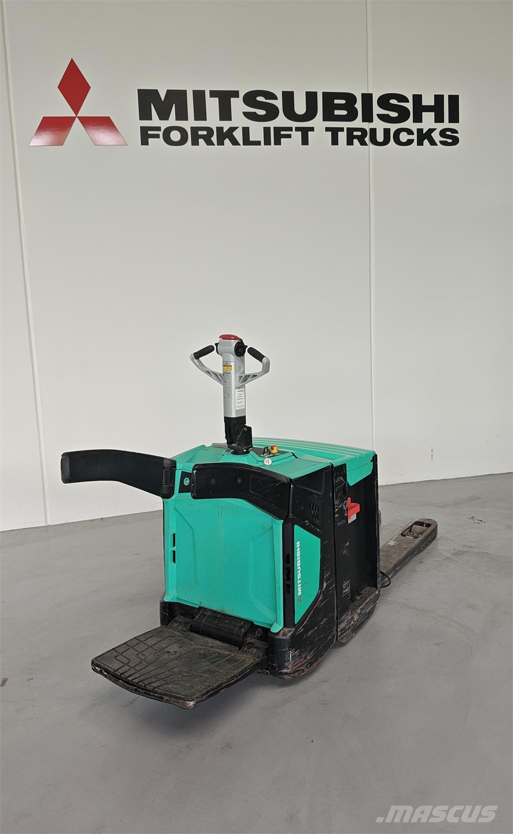 Mitsubishi PBV20N2 Plataforma con motor