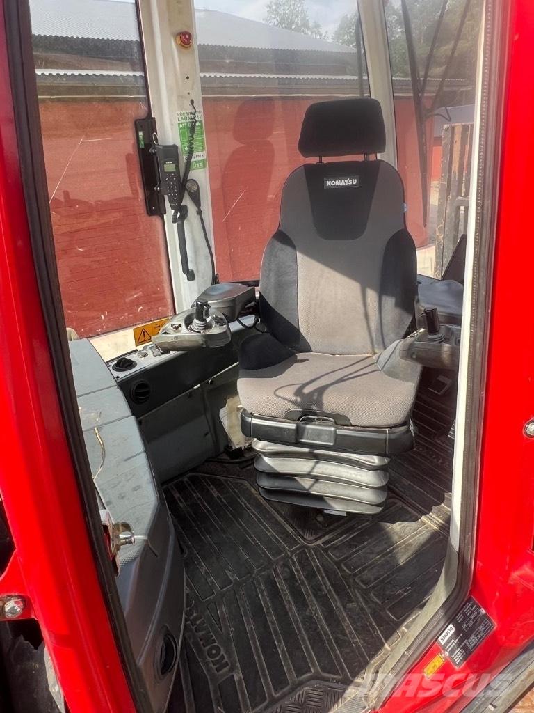 Komatsu 865 Autocargadoras