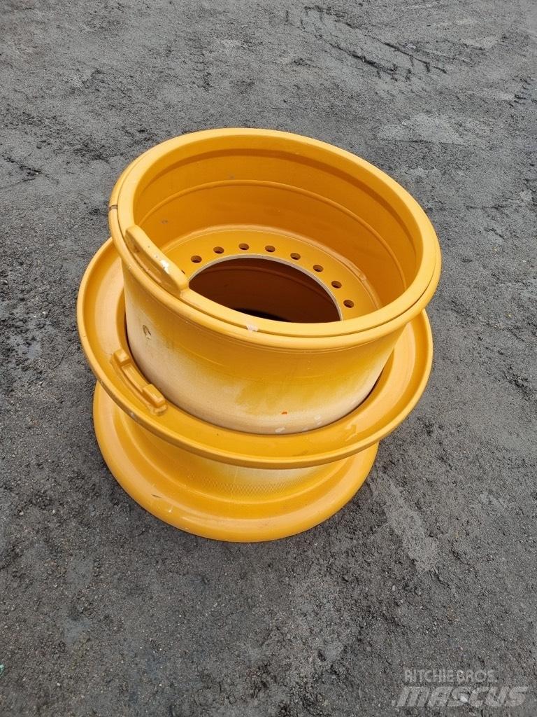 CASE 921 E rims Neumáticos, ruedas y llantas