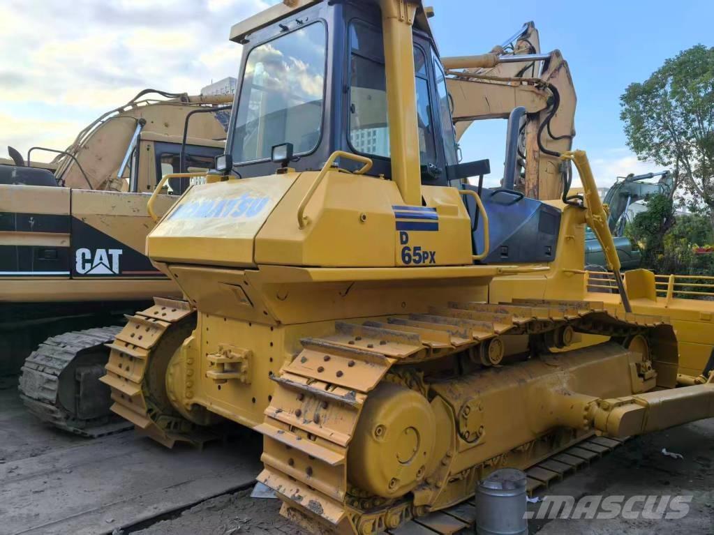 Komatsu D 65 PX-12 Buldozer sobre oruga