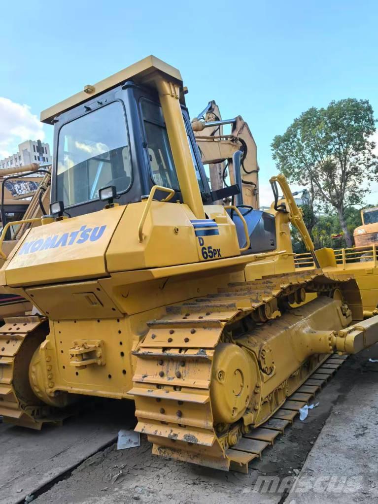 Komatsu D 65 PX-12 Buldozer sobre oruga