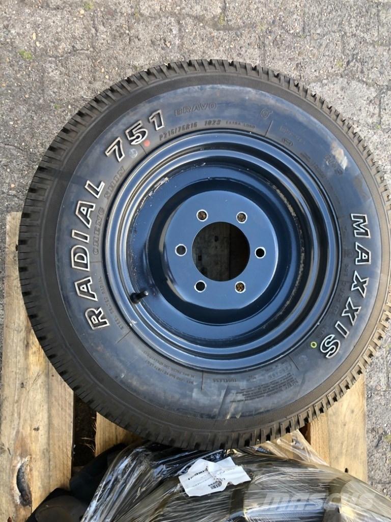  Radial 751 Tractores compactos