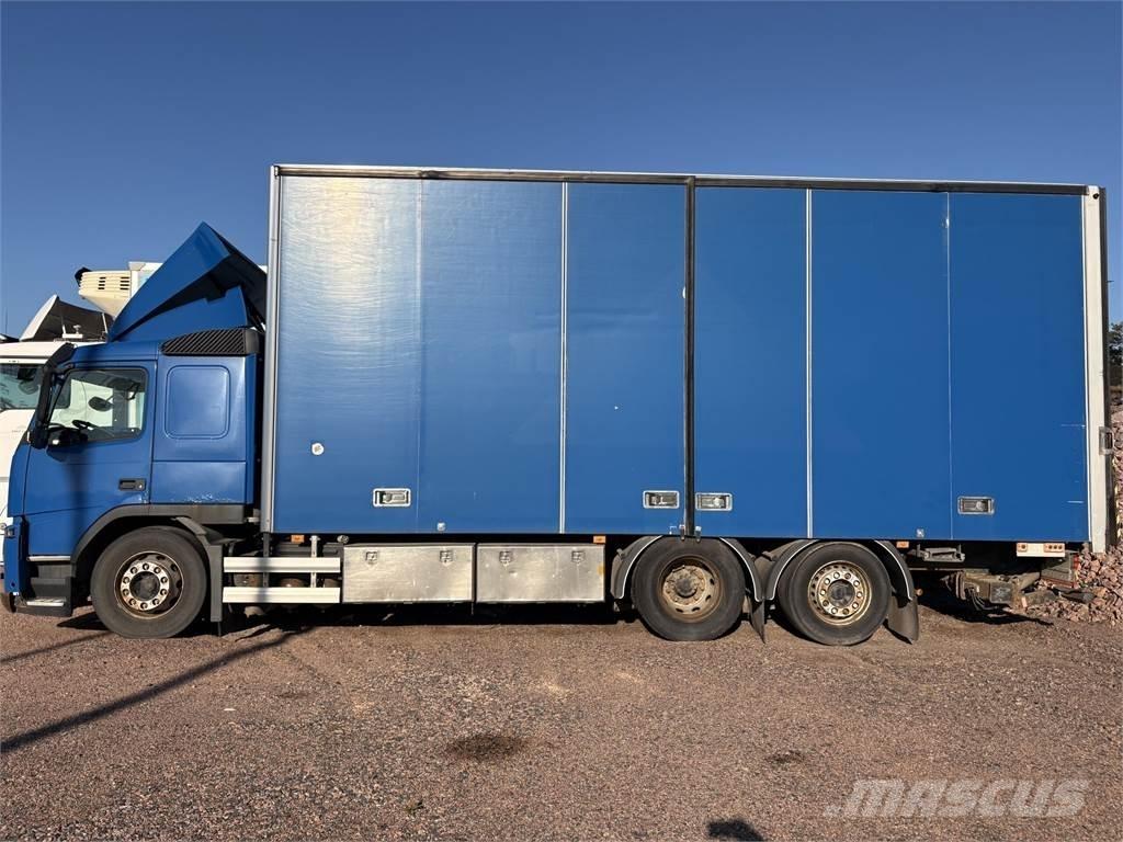 Volvo FM330 6x2 Camiones caja cerrada