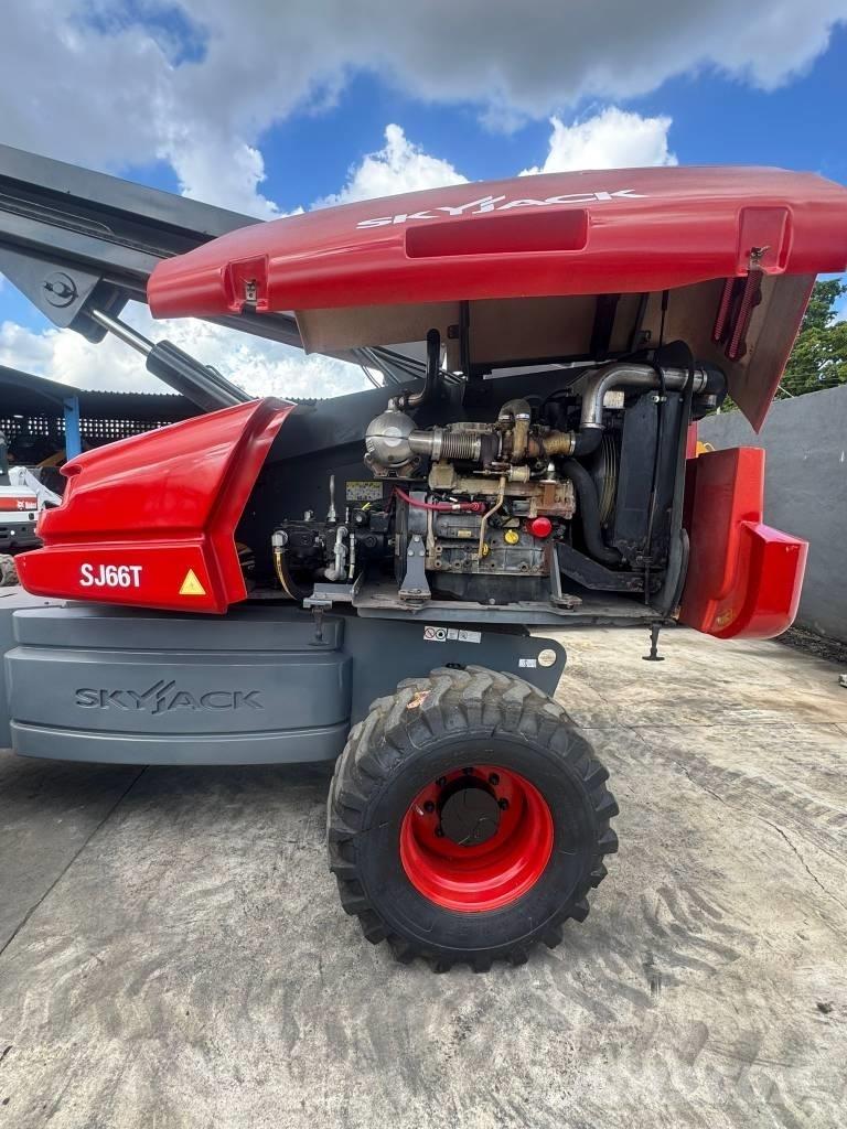 SkyJack SJ 66 T Plataforma de trabajo articulada