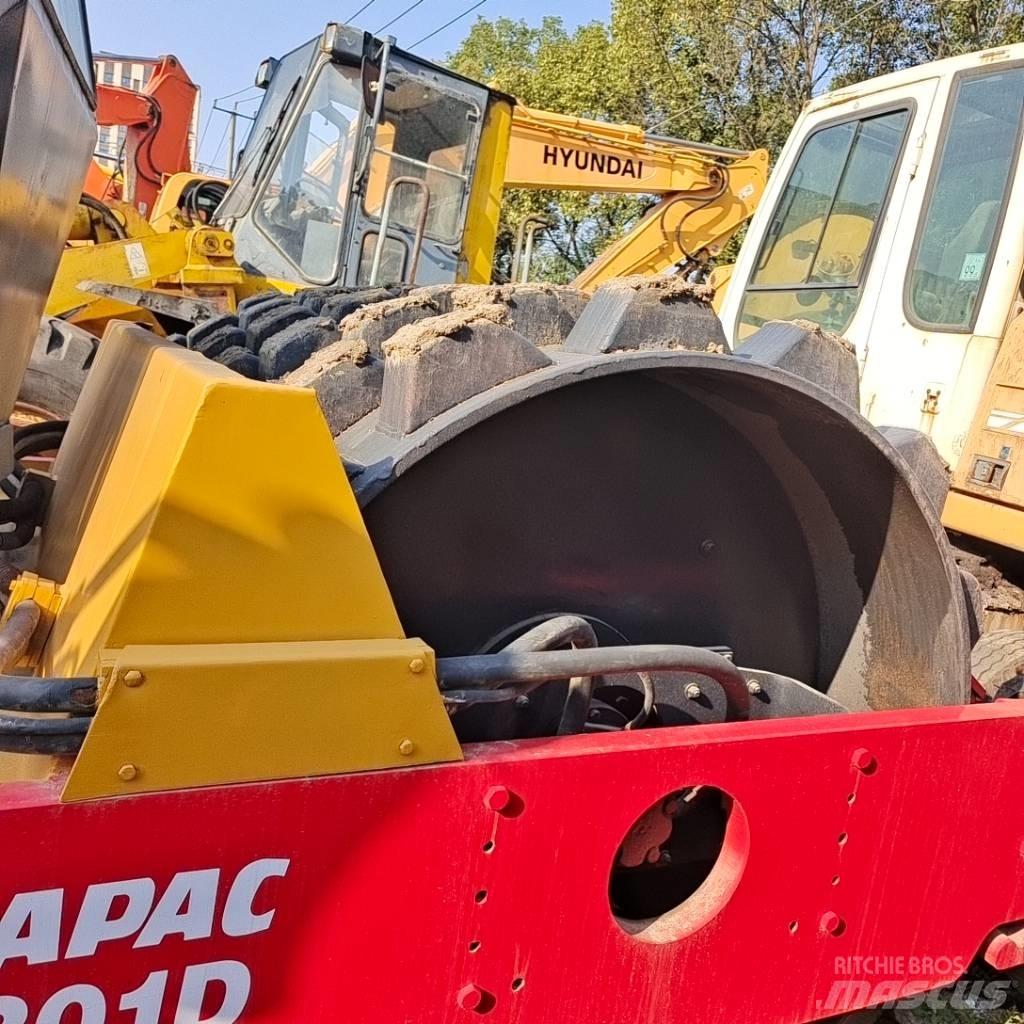 Dynapac CA 301 D Rodillos de un solo tambor