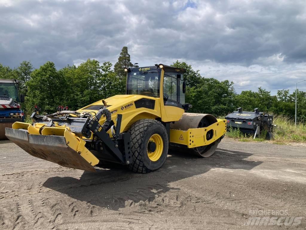 Bomag BW 213 DH-5 Compactadores de suelo