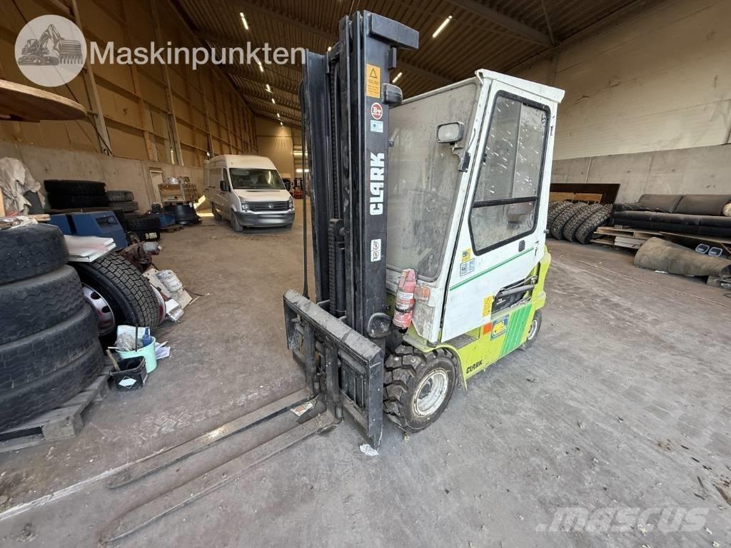 Clark CEM 25 Carretillas diesel