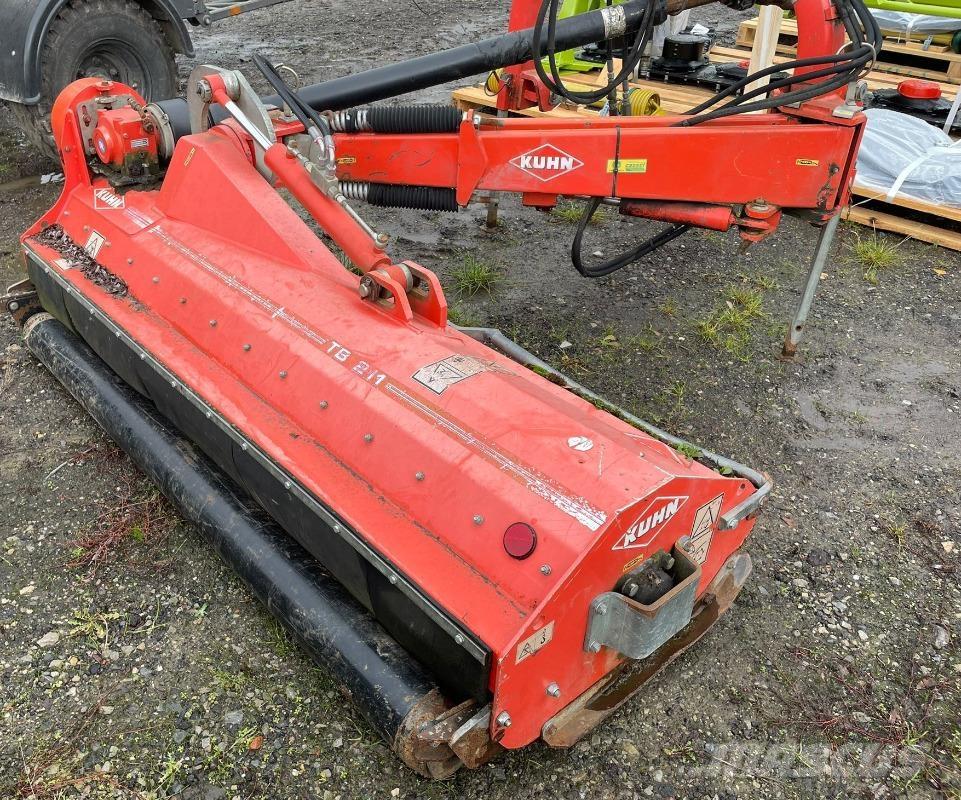 Kuhn TB 211 Otros equipos usados para la recolección de forraje