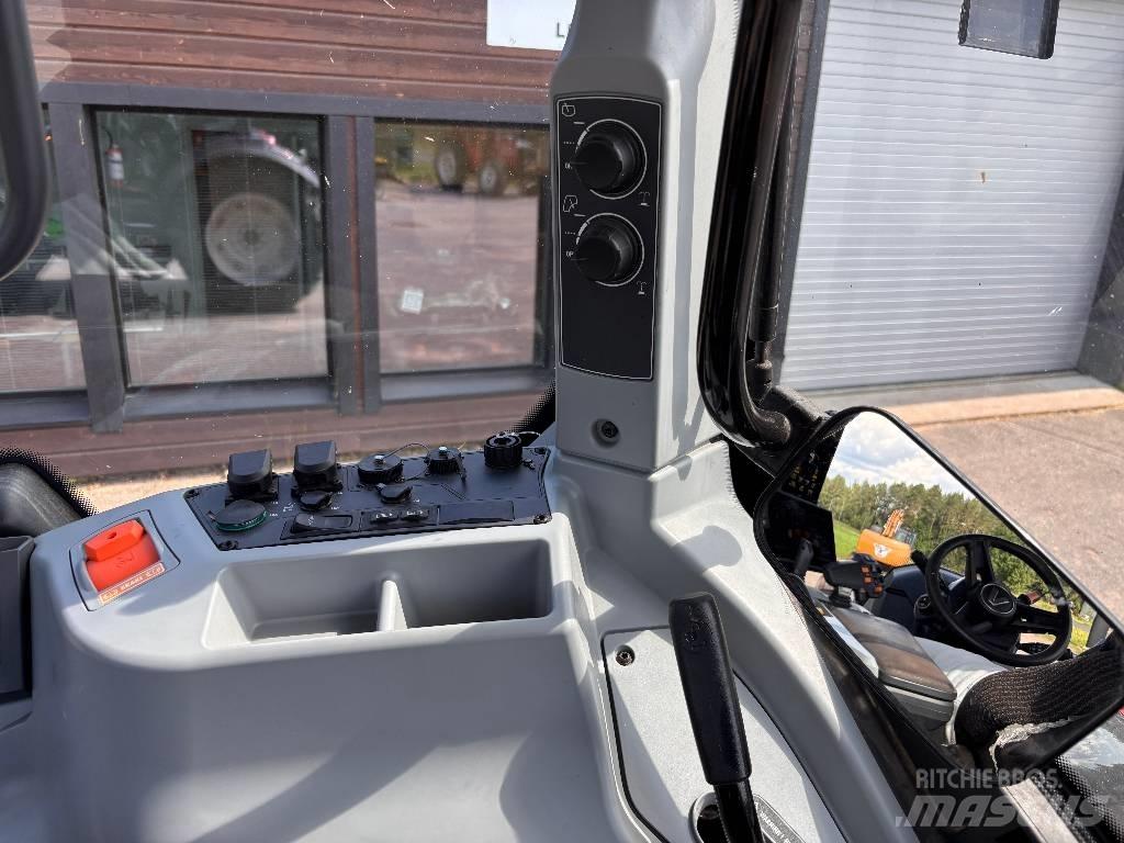 Valtra T 215 Versu Tractores