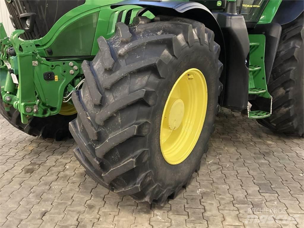 John Deere 6215R Tractores