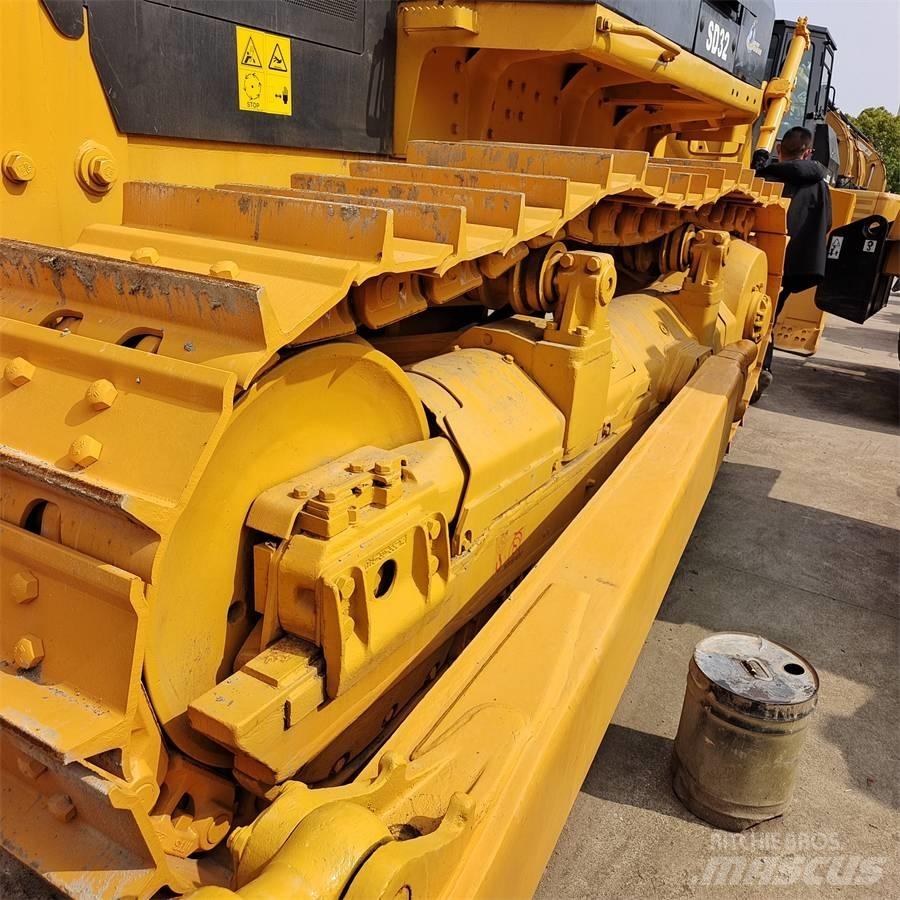 Shantui SD 32 Buldozer sobre oruga