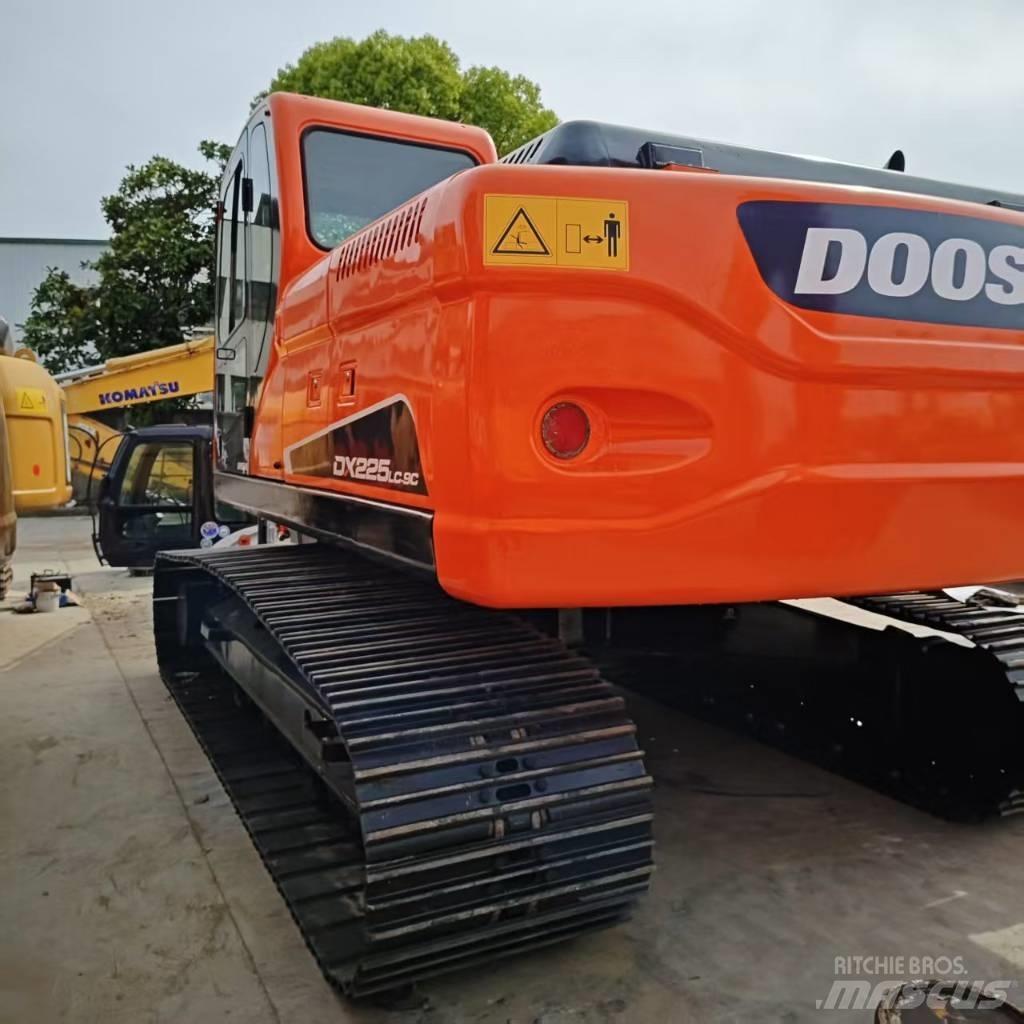 Doosan DX 225 Excavadoras de cadenas