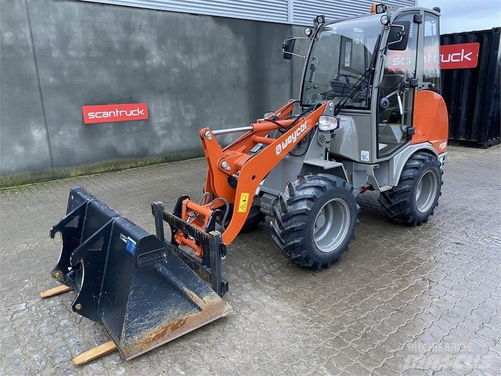 Weycor AR320 Cab Cargadoras multifunción